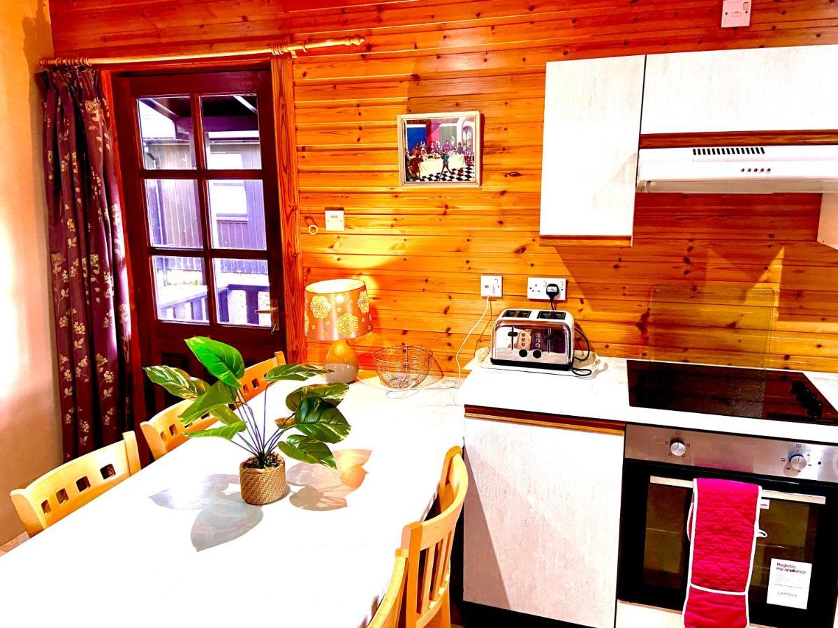 Braemar Lodge Cabins Not For Profit Exterior foto