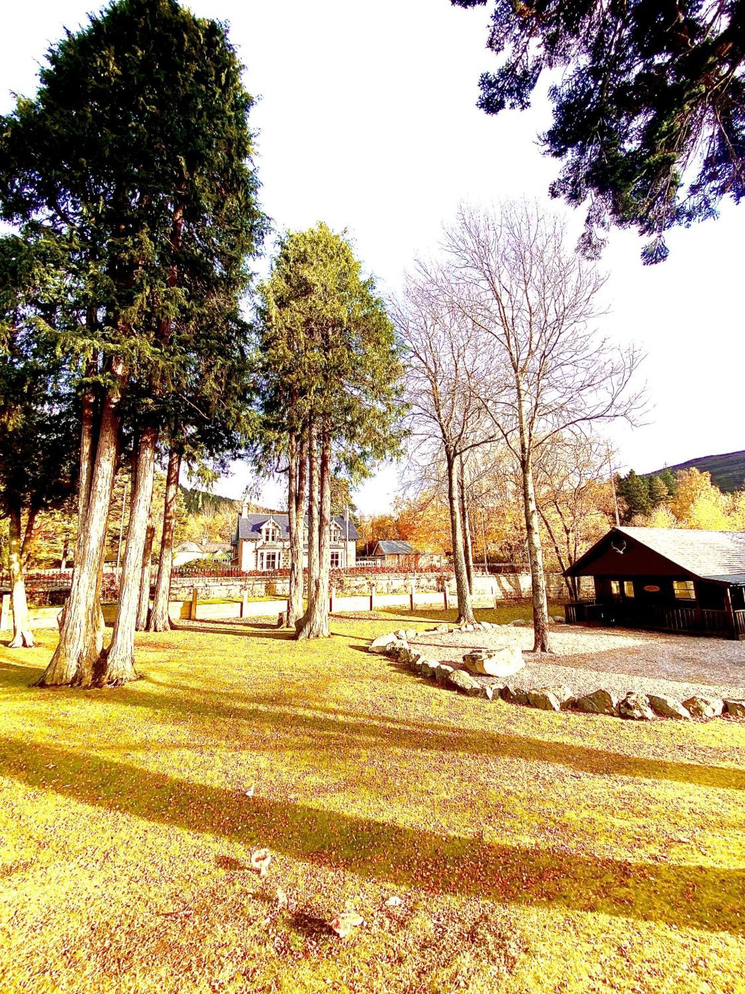 Braemar Lodge Cabins Not For Profit Exterior foto